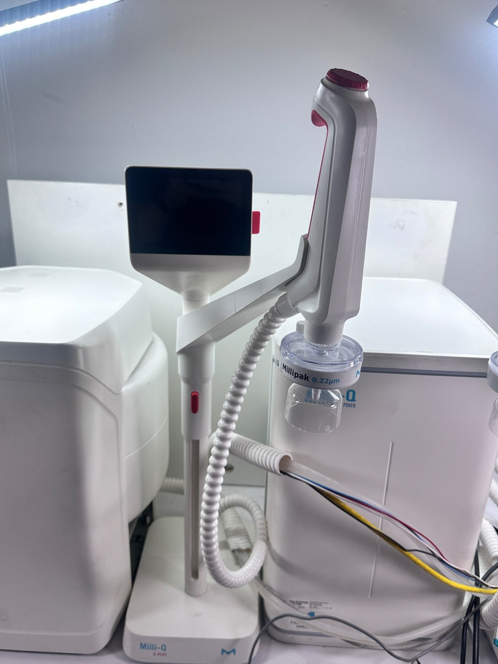 Millipore Milli-Q IQ 7005 Pure & Ultrapure Water Purification System