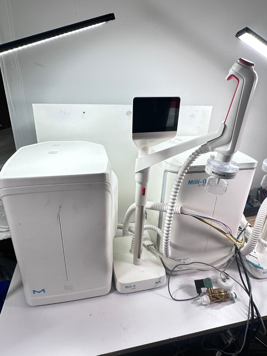 Millipore Milli-Q IQ 7005 Pure & Ultrapure Water Purification System